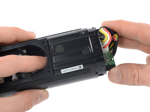 JBL Flip 5 Battery Replacement, Move the motherboard: crwdns2935265:022crwdnd2935265:02crwdnd2935265:02crwdne2935265:0
