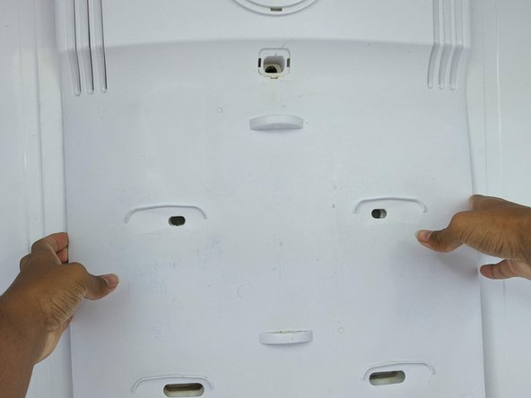 Samsung Refrigerator Evaporator Drain Clip Replacement: crwdns2935265:03crwdnd2935265:02crwdnd2935265:03crwdne2935265:0