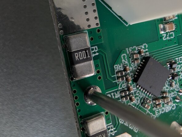 Smontaggio della Shelly Power Strip 4 Gen4, IC di misurazione: passo 9, immagine 2 di 2