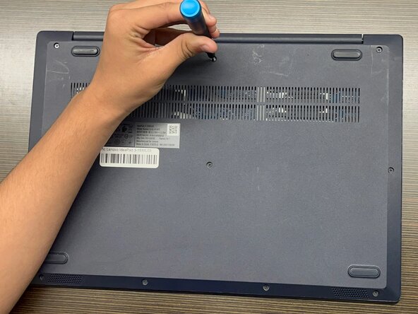 Lenovo IdeaPad 3-15IML05 Fan Replacement, Lower Case: crwdns2935265:01crwdnd2935265:02crwdnd2935265:02crwdne2935265:0