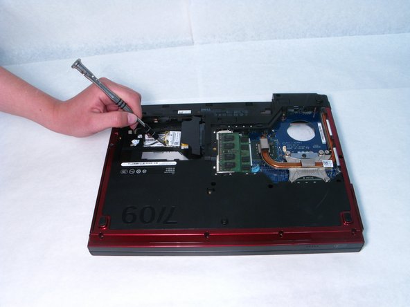 Dell Vostro 1320 USB Port Replacement: crwdns2935265:05crwdnd2935265:02crwdnd2935265:03crwdne2935265:0