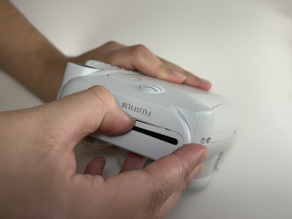 Fujifilm Instax Mini 9 Flash Capacitor Replacement, Remove Printer Shroud: crwdns2935265:05crwdnd2935265:02crwdnd2935265:03crwdne2935265:0