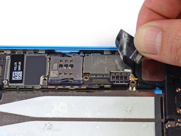 iPhone 5c Teardown: stap 8, afbeelding 2 van 3