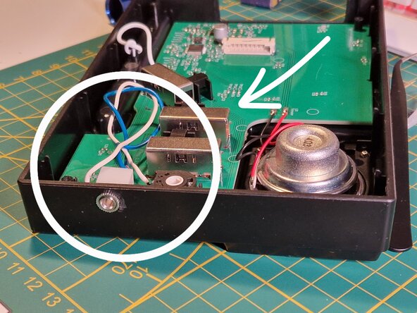 Stylophone Beat analog sync out MOD, Mounting the sync-out: crwdns2935265:07crwdnd2935265:02crwdnd2935265:03crwdne2935265:0