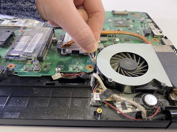 Toshiba Satellite C855D-S5109 Cooling Fan Replacement: crwdns2935265:08crwdnd2935265:02crwdnd2935265:03crwdne2935265:0