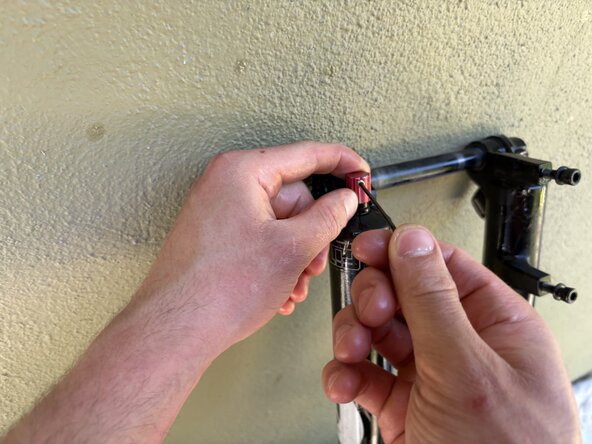 Fox32 Mountain Bike Front Air Suspension Fork Seal and Oil Replacement: étape 47, image 2 de 3