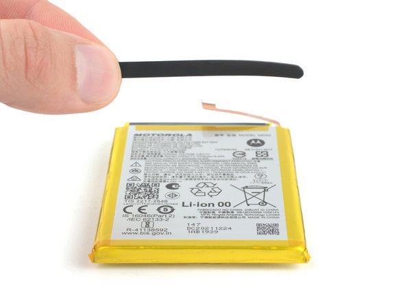 Motorola Moto G 5G (2022) Battery Replacement, Remove the foam strip: crwdns2935265:025crwdnd2935265:03crwdnd2935265:03crwdne2935265:0