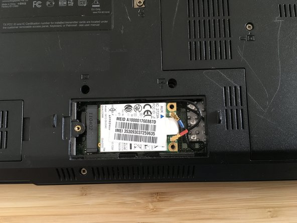 ThinkPad L412 WLAN Card Replacement: crwdns2935265:05crwdnd2935265:02crwdnd2935265:02crwdne2935265:0