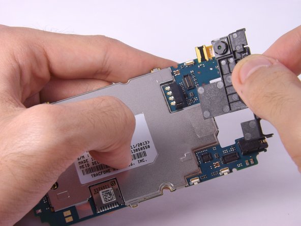 LG Optimus Dynamic II L39C Camera Replacement, Separate the camera from the motherboard: crwdns2935265:010crwdnd2935265:02crwdnd2935265:02crwdne2935265:0