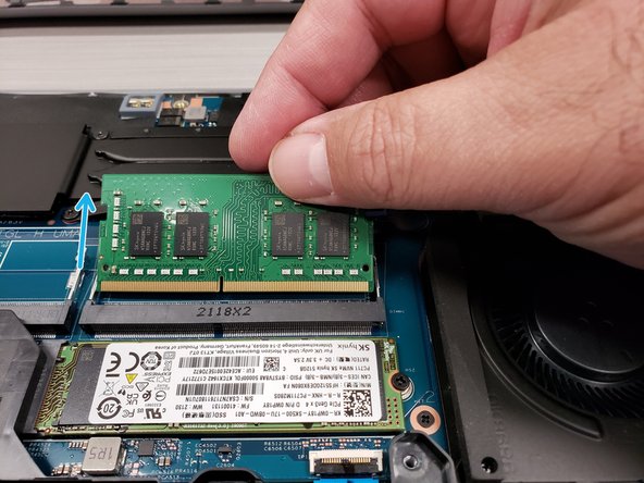 Dell Latitude 5521 Memory Replacement, Memory Removal: crwdns2935265:02crwdnd2935265:03crwdnd2935265:03crwdne2935265:0