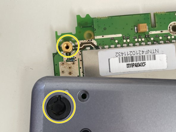 Palm Tungsten W (i710) Teardown, Detail of the antenna connector: crwdns2935265:09crwdnd2935265:03crwdnd2935265:03crwdne2935265:0