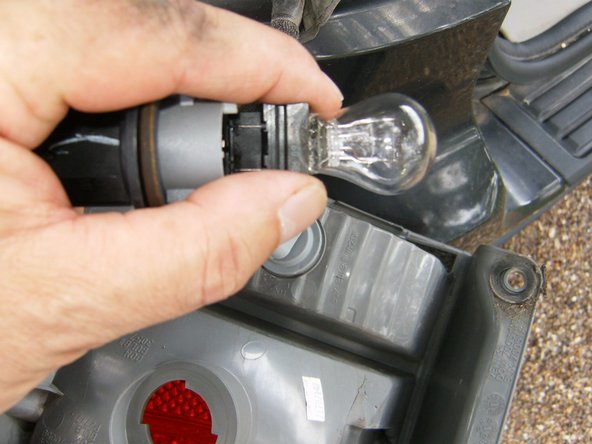 Rear Turn Signal Bulb Replacement: crwdns2935265:05crwdnd2935265:03crwdnd2935265:03crwdne2935265:0