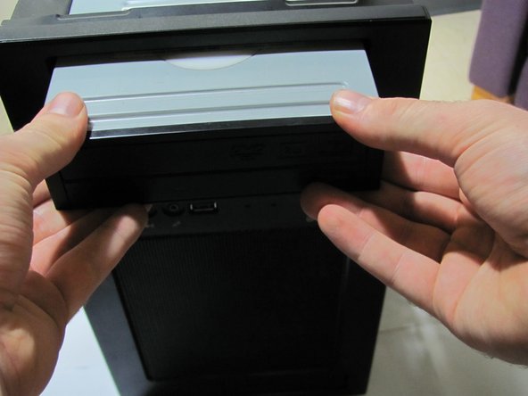 Desktop PC CD Drive Replacement: crwdns2935265:08crwdnd2935265:03crwdnd2935265:03crwdne2935265:0