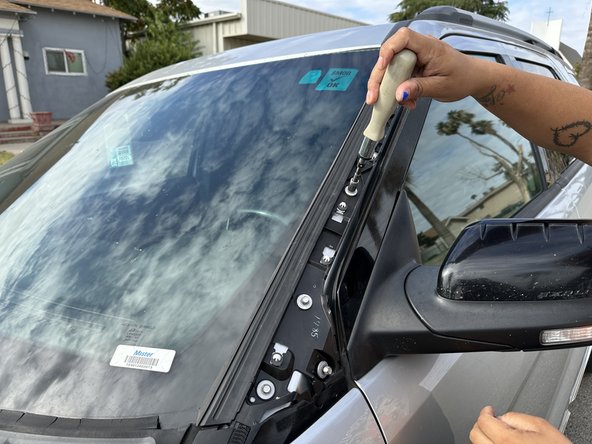 2011-Present Ford Explorer Driver Side Front Pillar Trim Replacement: crwdns2935265:00crwdnd2935265:01crwdnd2935265:03crwdne2935265:0