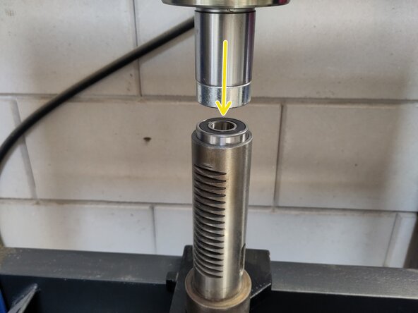 Kinzo 8E116 Spindle Bearing Replacement, insert new bearings: crwdns2935265:05crwdnd2935265:03crwdnd2935265:03crwdne2935265:0