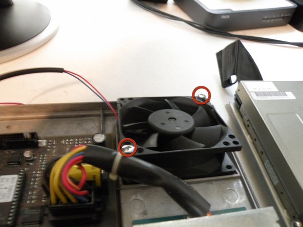 NeXTstation Teardown: passo 8, immagine 2 di 3