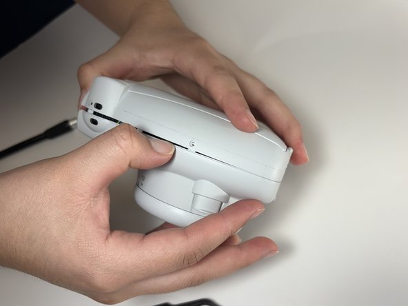 Fujifilm Instax Mini 9 Flash Capacitor Replacement, Separate Camera Shell: crwdns2935265:08crwdnd2935265:02crwdnd2935265:03crwdne2935265:0