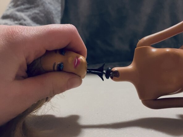 How to Repair a Broken Barbie Doll Neck: 手順 7、 3の画像 3