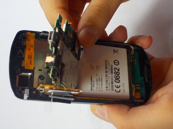 Sony Ericsson Xperia Pro MK16A Camera Replacement, Access the Logic Board: crwdns2935265:05crwdnd2935265:03crwdnd2935265:03crwdne2935265:0