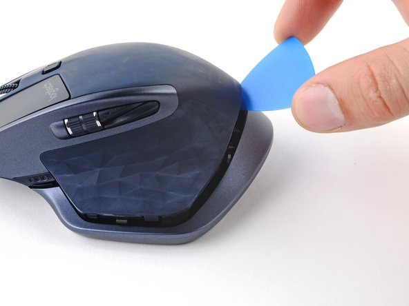 How to Open Your Logitech MX Master, Release the rear clips: crwdns2935265:08crwdnd2935265:03crwdnd2935265:03crwdne2935265:0