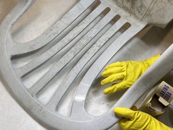 How to Fix Plastic Chair Cracks: crwdns2935265:08crwdnd2935265:02crwdnd2935265:03crwdne2935265:0