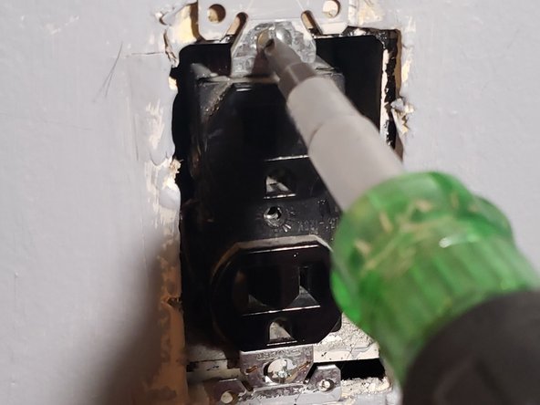 Electrical Outlet/Receptacle Replacement: crwdns2935265:04crwdnd2935265:02crwdnd2935265:02crwdne2935265:0