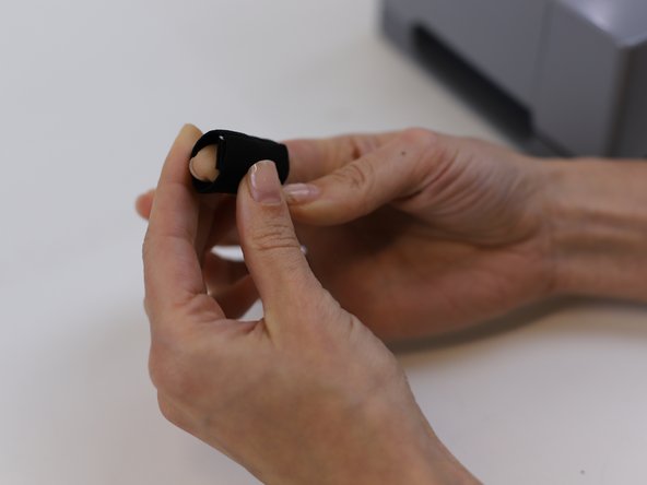 How to Replace a "Strap Keeper" in a Backpack, Turn the "strap keeper" inside out: crwdns2935265:05crwdnd2935265:03crwdnd2935265:03crwdne2935265:0