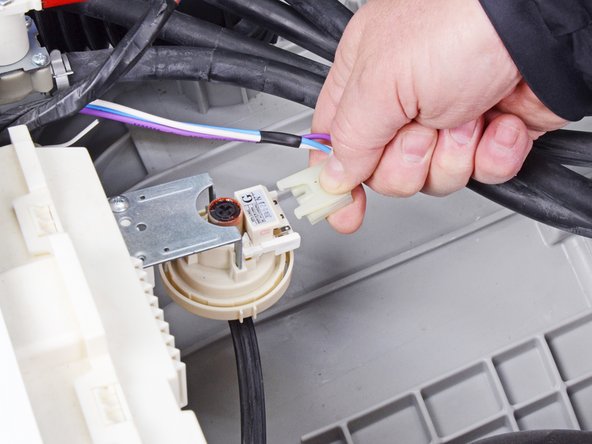 LG Front Load Washing Machine Pressure Sensor Replacement, Disconnect the pressure sensor: crwdns2935265:05crwdnd2935265:02crwdnd2935265:02crwdne2935265:0