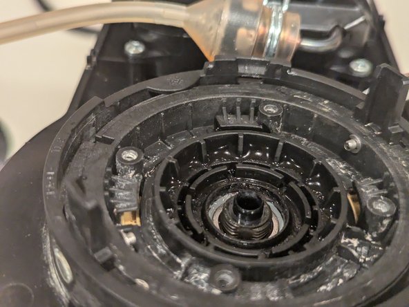 Nespresso Vertuo Evoluo Bearing Replacement, Remove piercer head: crwdns2935265:011crwdnd2935265:02crwdnd2935265:03crwdne2935265:0