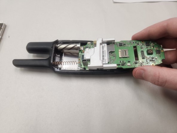 Garmin Rino 650 Screen Replacement, Remove the Motherboard: crwdns2935265:09crwdnd2935265:02crwdnd2935265:03crwdne2935265:0