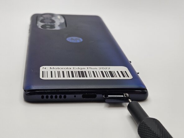 Motorola Edge Plus 2022 Display Assembly Replacement: 步骤 2 中的图像 1，1