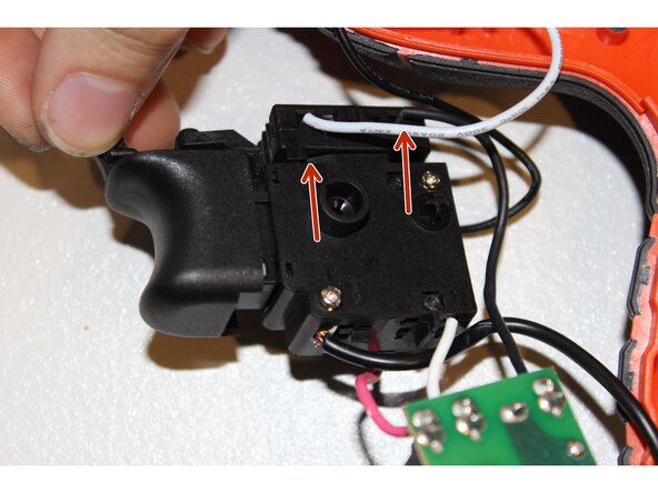 Black and Decker BDEDMT Circuit Board Replacement: crwdns2935265:04crwdnd2935265:01crwdnd2935265:03crwdne2935265:0