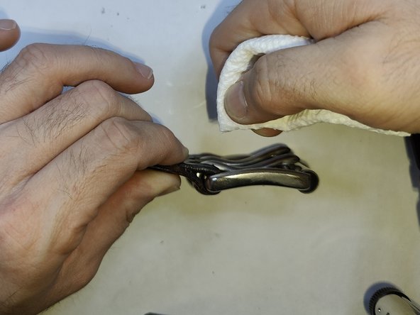 How to Repair a Broken Leather Belt Using Adhesives: crwdns2935265:06crwdnd2935265:02crwdnd2935265:03crwdne2935265:0