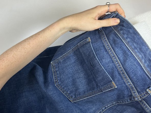 How to Patch a Hole in Jeans with Wool: crwdns2935265:06crwdnd2935265:02crwdnd2935265:03crwdne2935265:0