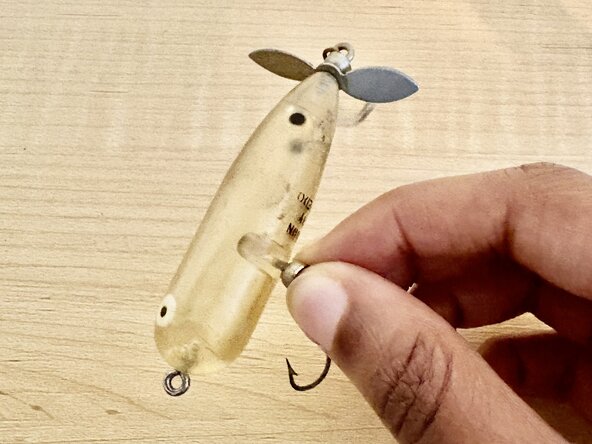 How to Replace a Hook on a Topwater Fishing Lure: crwdns2935265:05crwdnd2935265:02crwdnd2935265:02crwdne2935265:0