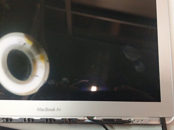 MacBook Air 13" Bluetooth/Wifi Antenae /Webcam /Display Cable/Hinge Replacement, Heat and Remove Bezel: passo 3, immagine 3 di 3