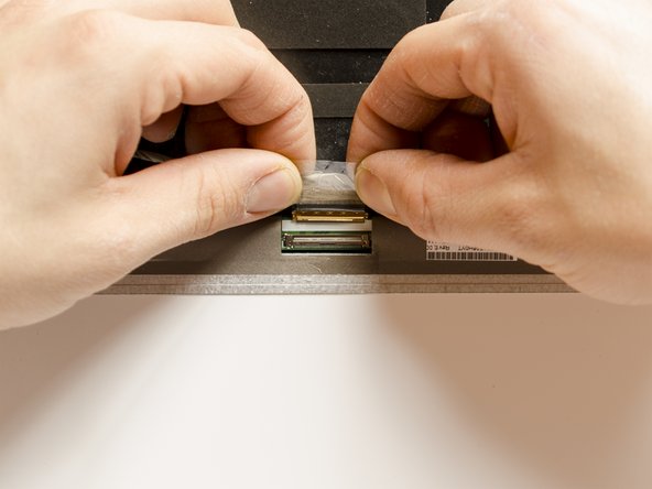 Upgrade the display panel and replace the display cable, Disconnect the display cable from the panel: stap 0, afbeelding 3 van 3