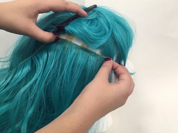 How to Fix a Broken Wig: crwdns2935265:04crwdnd2935265:02crwdnd2935265:02crwdne2935265:0