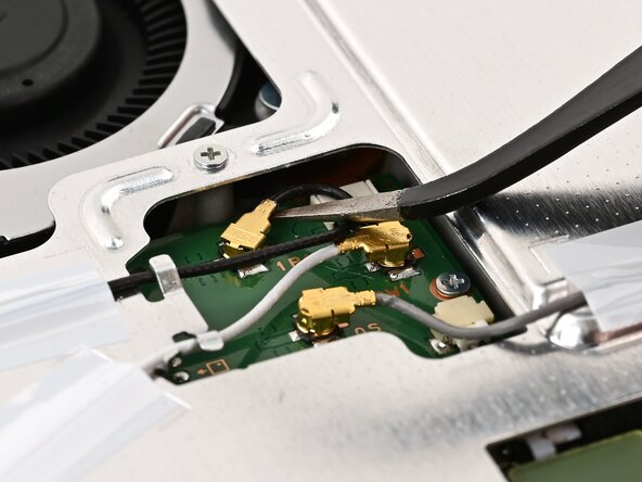 Nintendo Switch 2 Microphone Replacement, Disconnect the remaining antenna cables: crwdns2935265:024crwdnd2935265:01crwdnd2935265:03crwdne2935265:0