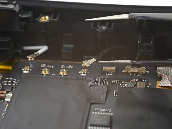 HTC Vive XR Elite Depth Sensor Replacement, Disconnect the antennas: crwdns2935265:075crwdnd2935265:03crwdnd2935265:03crwdne2935265:0