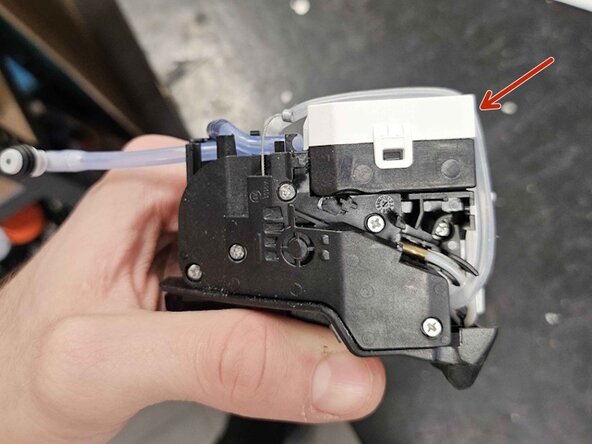 Roborock VibraRise Teardown, Remove the tube out the way: crwdns2935265:01crwdnd2935265:03crwdnd2935265:03crwdne2935265:0