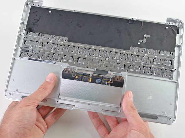 MacBook Air 11" Late 2010 Upper Case Replacement: crwdns2935265:041crwdnd2935265:02crwdnd2935265:03crwdne2935265:0