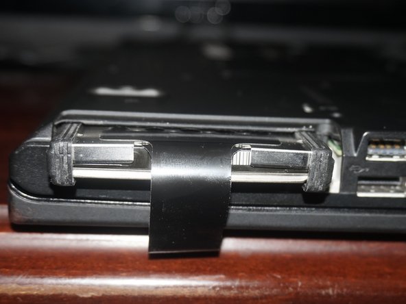 ThinkPad T420 Hard Drive Replacement, Remove the hard drive caddy: crwdns2935265:06crwdnd2935265:03crwdnd2935265:03crwdne2935265:0