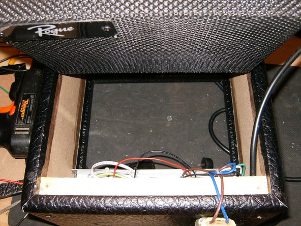 Repairing the audio amplifier: crwdns2935265:08crwdnd2935265:02crwdnd2935265:03crwdne2935265:0