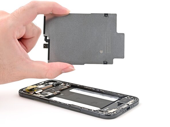 iPhone Air Battery Replacement, Remove the battery: crwdns2935265:029crwdnd2935265:03crwdnd2935265:03crwdne2935265:0