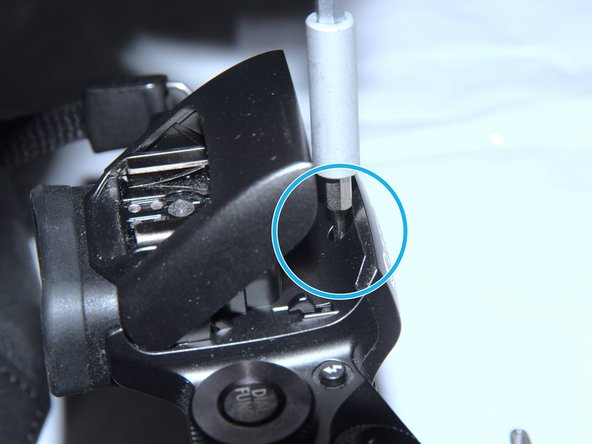 Canon EOS M5 Teardown, Screw, Screw, Screw, Screw: crwdns2935265:010crwdnd2935265:03crwdnd2935265:03crwdne2935265:0