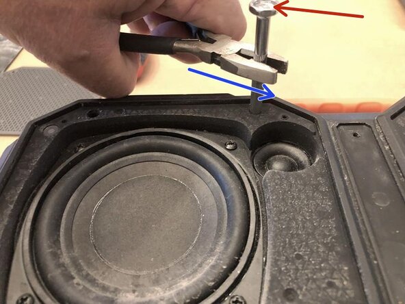 Bugani M83 wireless speaker Battery Replacement: adım 14, 3 resimden 3.