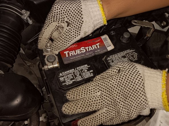 2018 Toyota Corolla LE Battery Replacement: crwdns2935265:04crwdnd2935265:02crwdnd2935265:03crwdne2935265:0