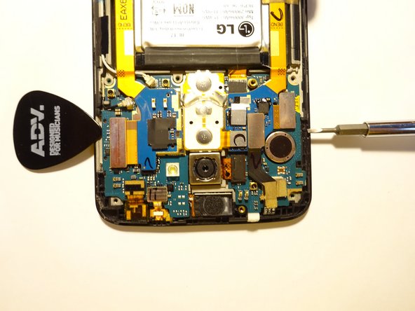 LG G2 Rear Camera Replacement, Remove the 7 screws from the camera cover.: 3 단계, 이미지 2개 중 2개