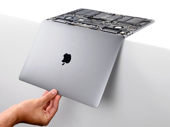 MacBook Pro 13" Touch Bar 2018 Screen Replacement, Open your MacBook: crwdns2935265:029crwdnd2935265:02crwdnd2935265:02crwdne2935265:0